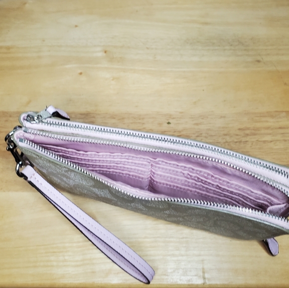 Authentic Coach double Zip Wristlet - Picture 12 of 16